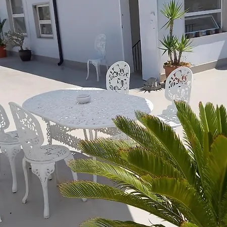 A Due Passi Temporary