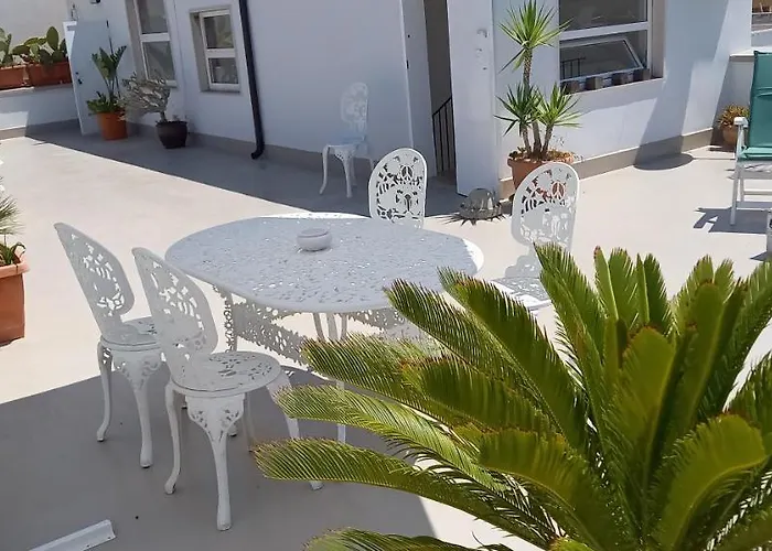 A Due Passi Temporary