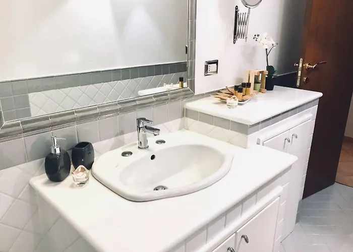 公寓 A Due Passi Temporary 特拉尼