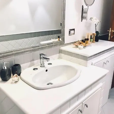 Апартаменты A Due Passi Temporary Трани