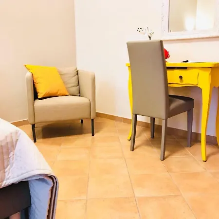 A Due Passi Temporary * Трани