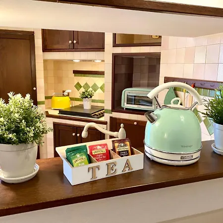 A Due Passi Temporary *